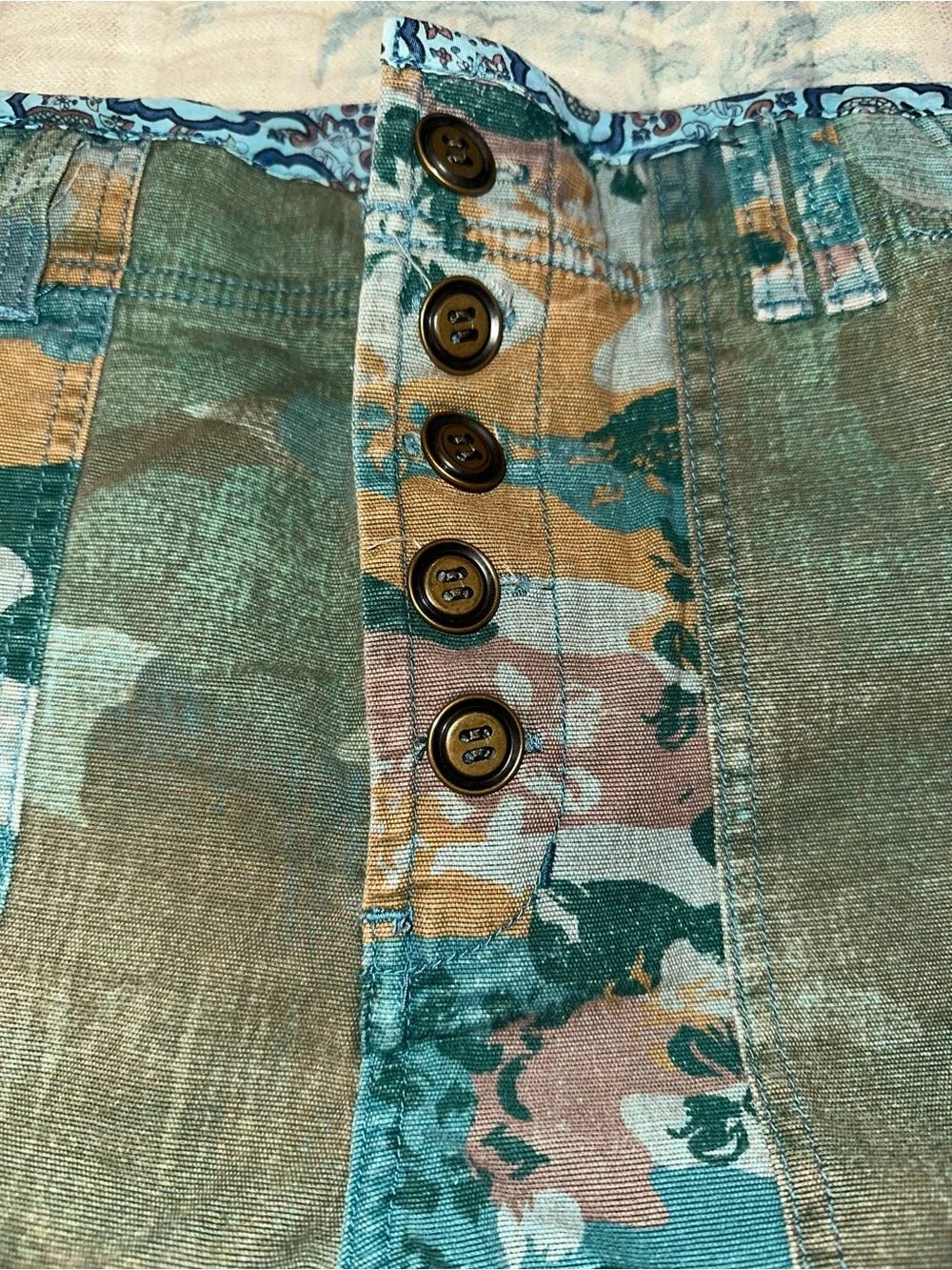 Anthropologie PILCRO Wanderer Camo Distressed shorts - Picture 4 of 9